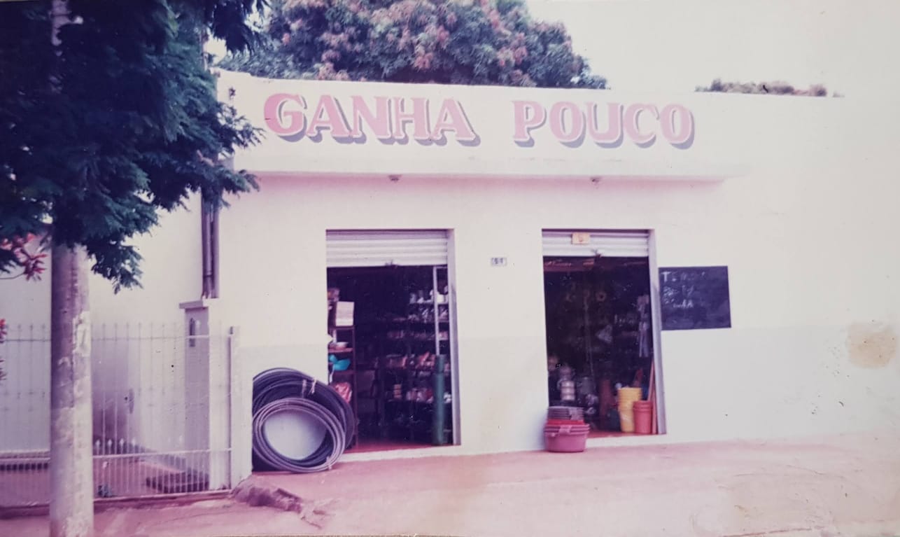 Fachada da Loja Ganha Pouco em 1992